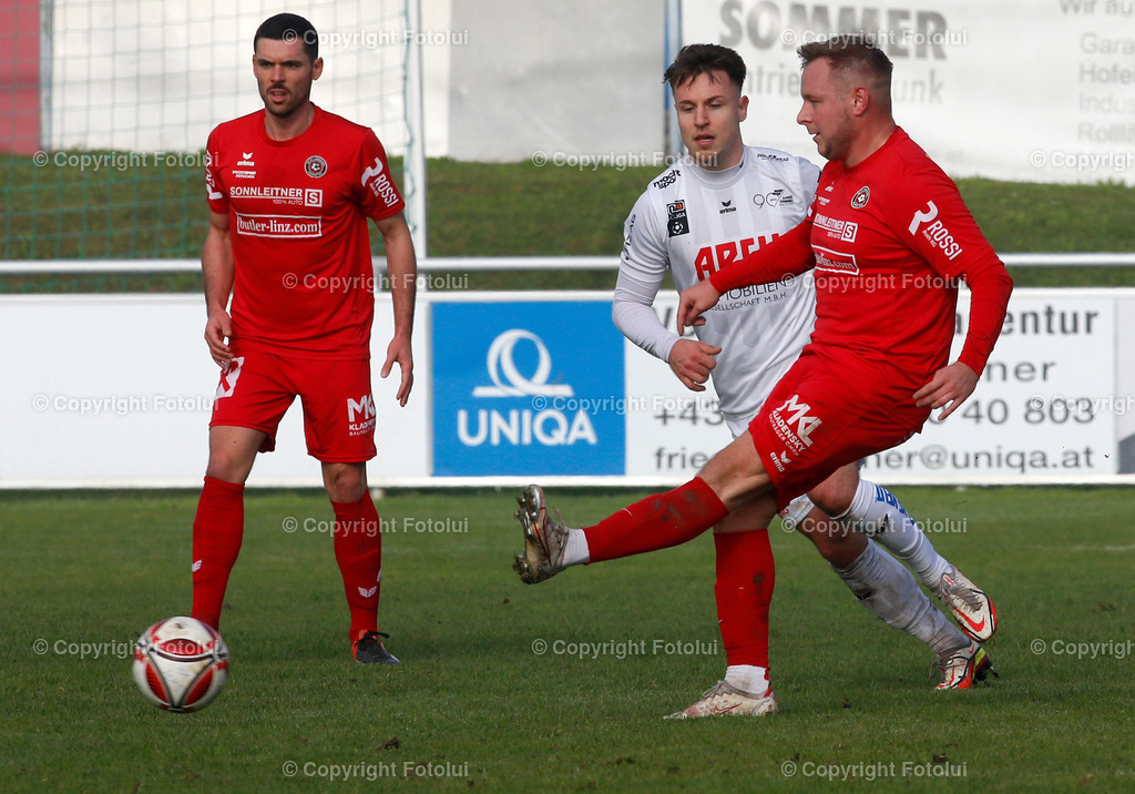 A_LUI_301022_12 | SPORT FUSSBALL LANDESLIGA OST ST.MAGDALENA-DONAU LINZ 30.OKT.2022 IM BILD: KEVIN MARIO MAYER (MAGDALENA) UND DOMINIK SEYR (DONAU) FOTO:FOTOLUI