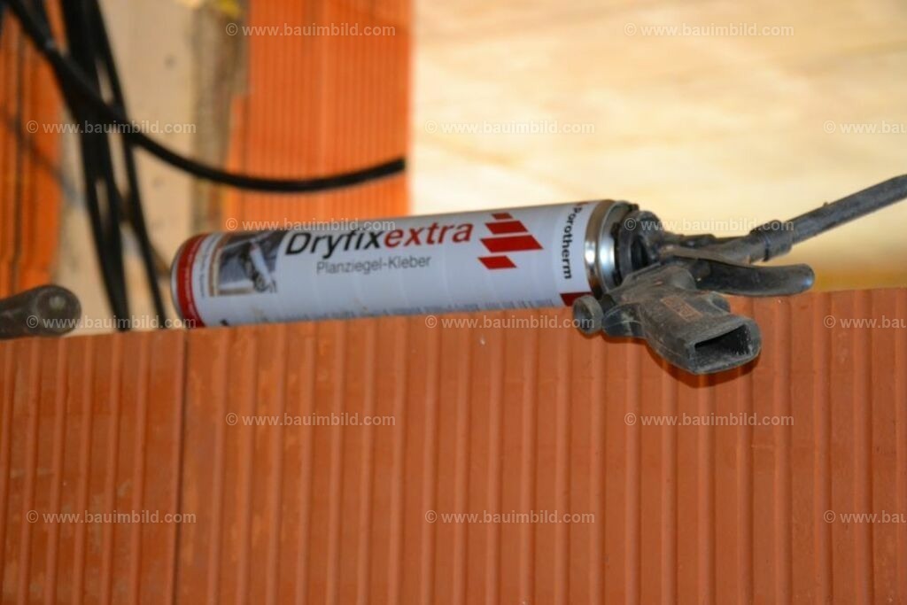 bib-lg07-mauerarbeiten-0229 | Nach LV-Leistungsgruppen sortierte Detailfotos über den Bau eines Hauses. Alle Hausbau-Bilder direkt vom Urheber und Autor der Website Haus-Selber-Bauen.com