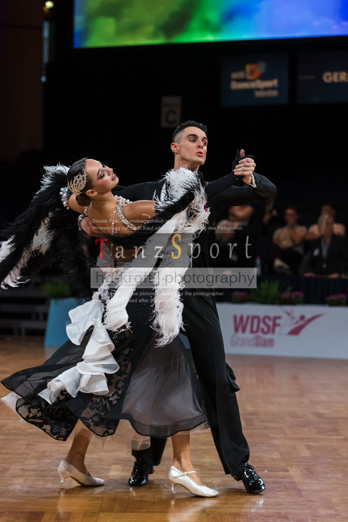 20250821_WDSF_GS_Std_R1_B2_4060 | Tanzsportbilder, Standardtanz, Lateintanz, WDSF, DTV, LTVB, dancecomp, goc, hessen tanzt, blaues band der spree, walzer, tango, wiener walzer, slowfox, quickstepp, samba, rumba, cha-cha-cha, paso doble. jive, hd-kroft photography, turniertanzsport