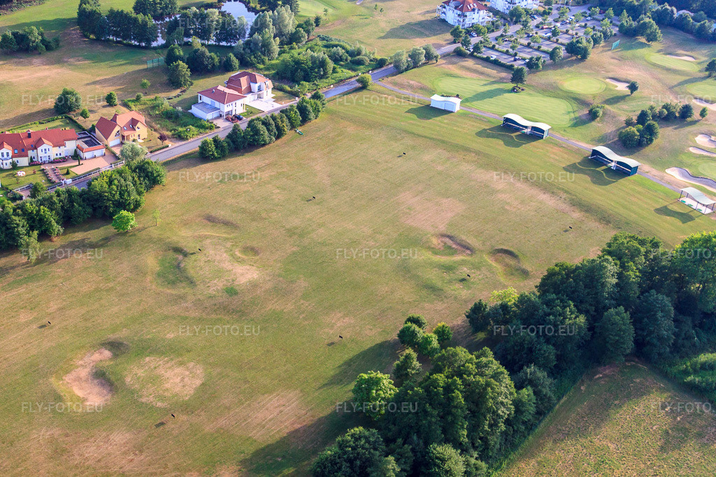 Vue aérienne: Club de golf de Baden-Baden Soufflenheim à Soufflenheim dans le département Bas Rhin, France – .Photo: IMG_30516.jpg prise le 09/07/2010 par Werner Riehm/FLY-FOTO.eu – Résolution de l'original: 4752 x 3168 px