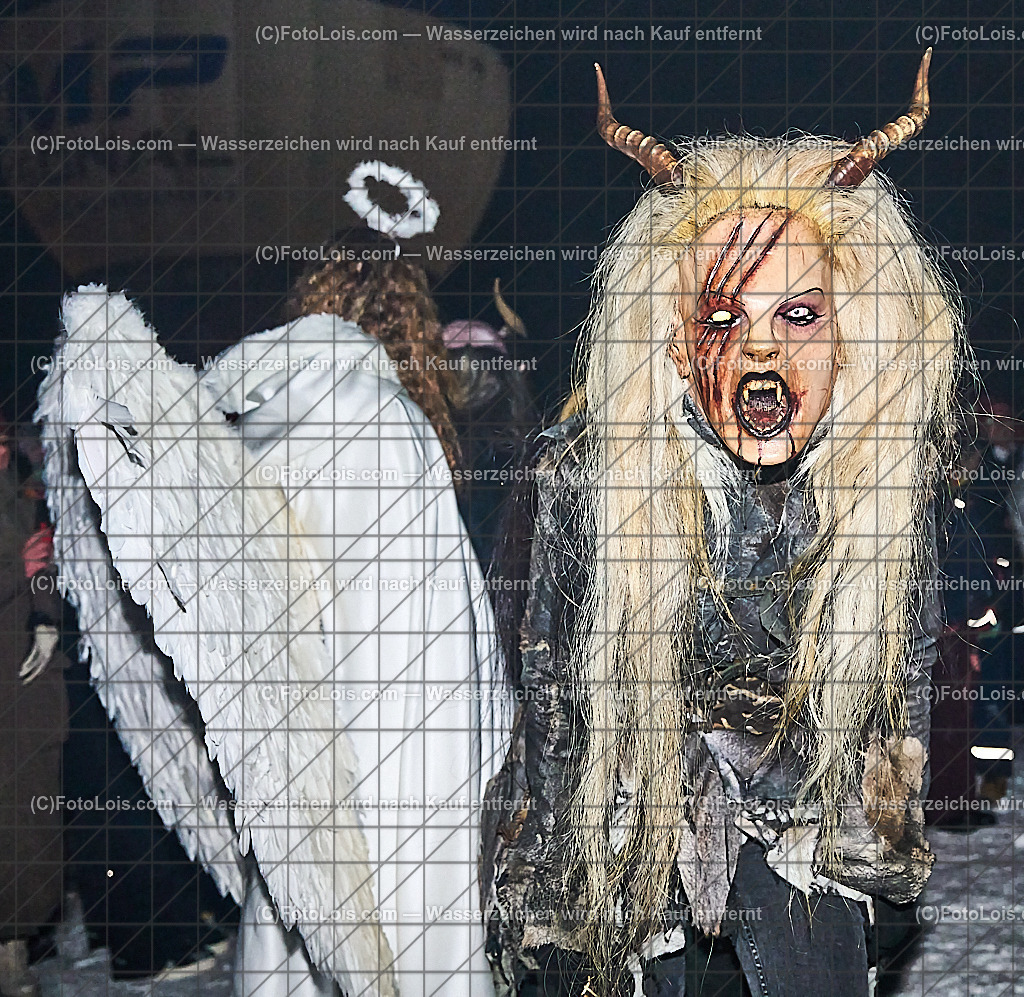 _ALP8309_NACHTderBALLONE_Lackenhof_Gaminger Oetscherteufel | ... mit dem Ballonsportclub Ötscherland aus Wieselburg, der Bergrettung Lackenhof mit einer Schauübung, der Perchtengruppe 'Gaminger Ötscherteufeln' und dem Musikverein Lackenhof, die Ballonfahrer spendeten ihre Gage in diesem Jahr dem schwer verunglückten Gerald Bernreiter alias 'KLEX' der erst nach der ReHa und einem Umbau seines Hauses in Lackenhof frühestens im Mai 2026 wieder nach Hause kommen kann, So 28. Dezember 2025.