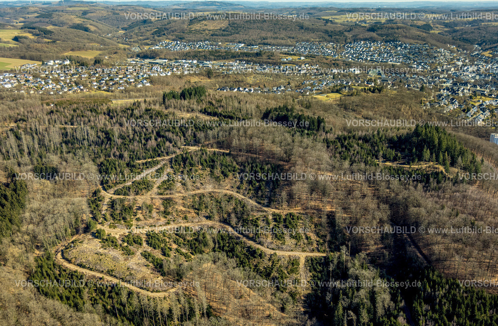 Olpe250308158HoherBilstein | Luftbild, Wanderwege im Waldgebiet Hoher Bilstein, Ortsansicht Olpe-Stadt, Olpe, Sauerland, Nordrhein-Westfalen, Deutschland
