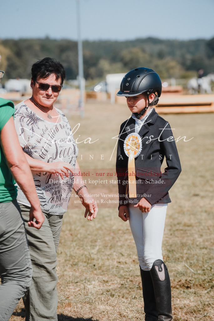 DSC_6357 | Pferde- und Turnierfotografie in Westsachsen. Pferdeportraits, Auftragszeichnungen und intuitive Kunst.