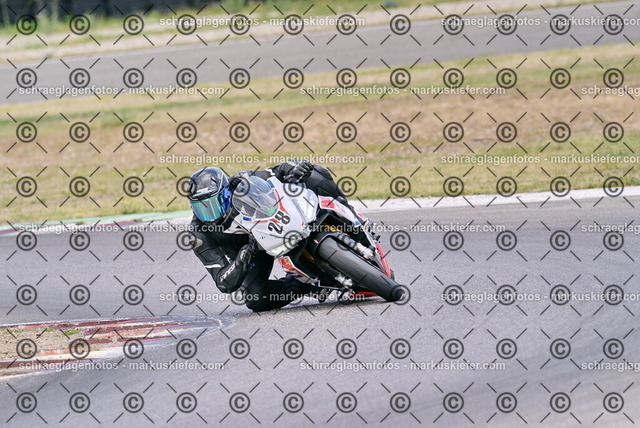 26bt05-1804 | markuskiefer.com - Realisiert mit Pictrs.com