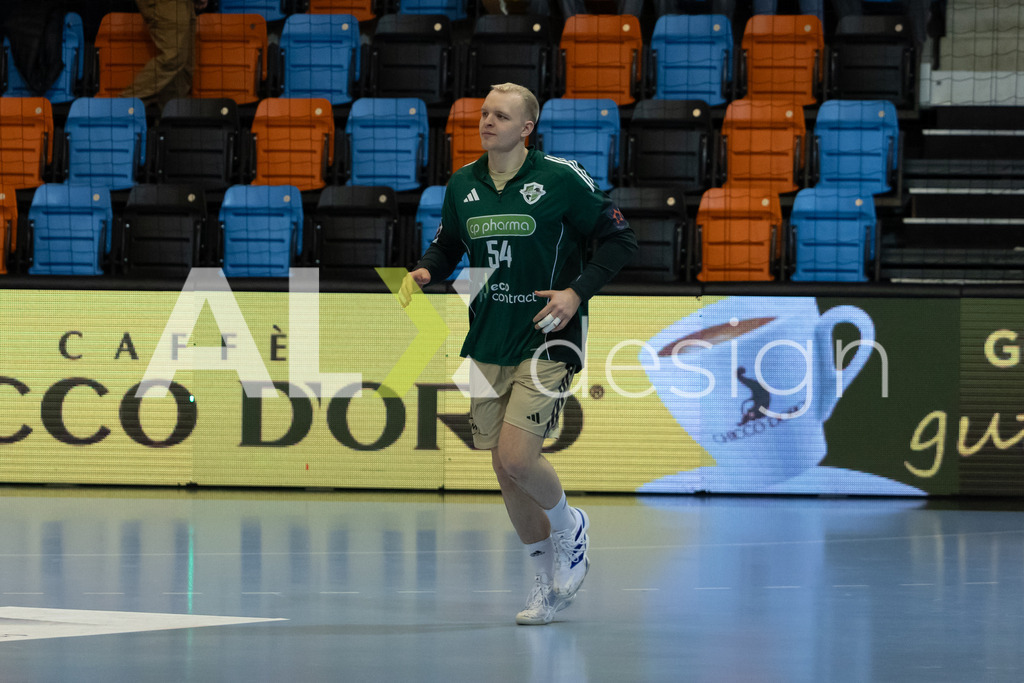 Handball I Herren I Saison 2025-2026 I EHF EUROPEAN LEAGUE 2025/26 | Men I Main Round I 2. Spieltag I Kadetten Schaffhausen - TSV Hannover-Burgdorf I 24.02.2026 | 54 Justus Fischer (DE) (TSV Hannover-Burgdorf) – Kreisläufer - Einlaufen - Realisiert mit Pictrs.com