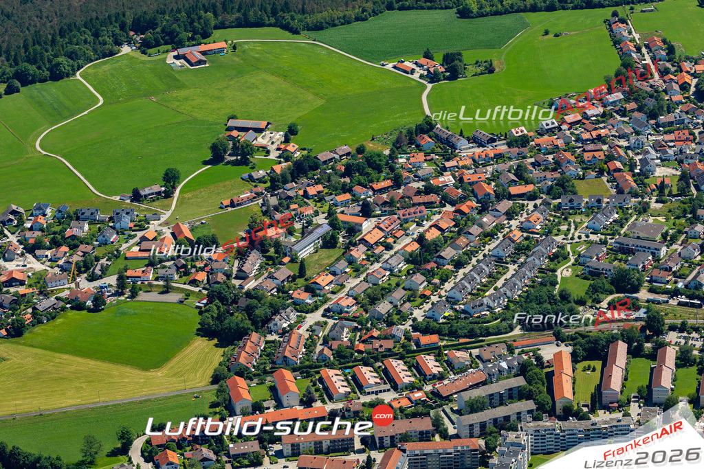 Die Luftaufnahme Weidach - Wolfratshausen wurde 2022 vom Flugzeug aus (keine Drohne) erstellt. Hohe Auflösung -für große Poster und Wandbilder geeignet - Garantiert!