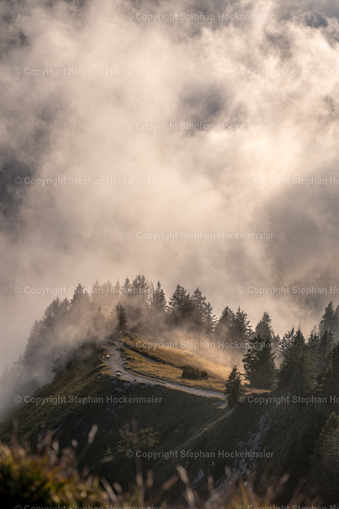 Nebelstimmung am Branderschrofen | Nebelstimmung am Branderschrofen dem höchsten Punkt am Tegelberg in den Ammergauer Alpen - Realisiert mit Pictrs.com