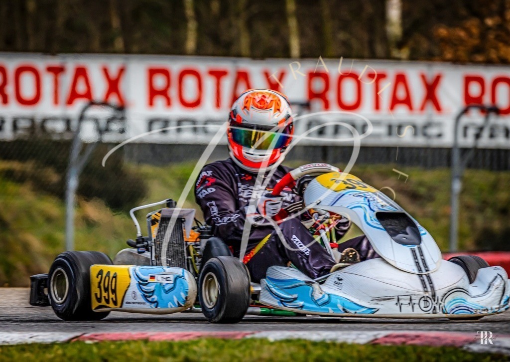 4356c3dae3e84e459918159965f337e6 | traudl_s_fotos