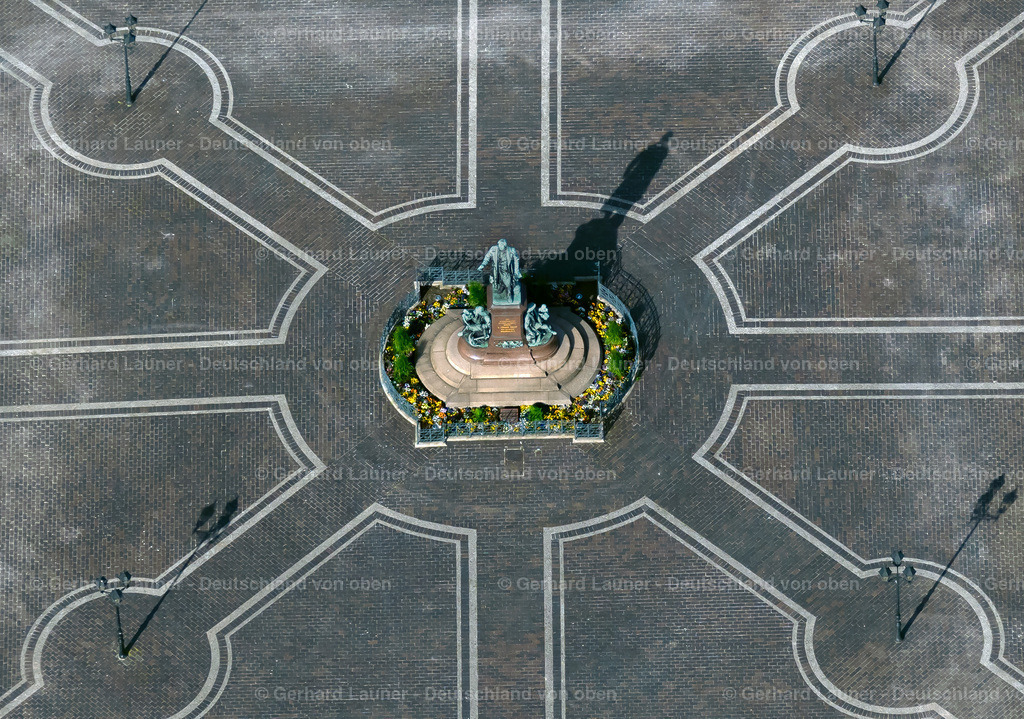 4030357 | BREMERHAVEN 01.06.2020 Platz- Ensemble Theodor-Heuss-Platz im Innenstadt- Zentrum im Ortsteil Mitte-Süd in Bremerhaven im Bundesland Bremen, Deutschland. // Ensemble space an place Theodor-Heuss-Platz in the inner city center in the district Mitte-Sued in Bremerhaven in the state Bremen, Germany. Foto: Gerhard Launer