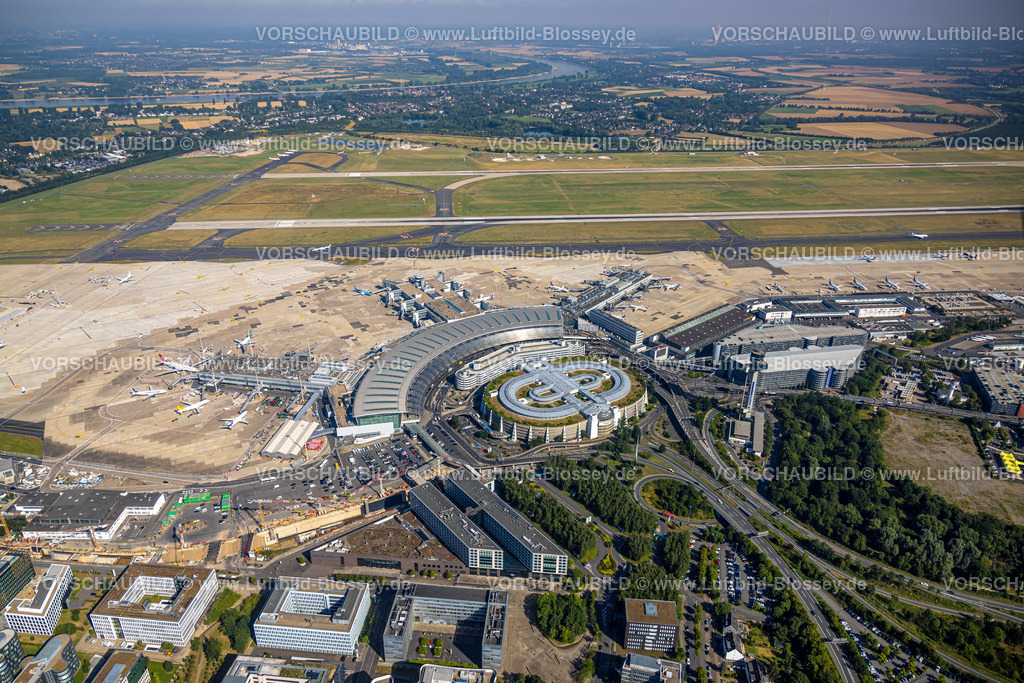 Duesseldorf220700520 | Luftbild, Flughafen Düsseldorf Airport, Abfertigungshalle und Abfertigungsfinger, Lohausen, Düsseldorf, Rheinland, Nordrhein-Westfalen, Deutschland