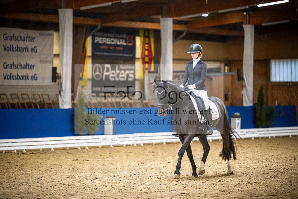 DOS_1549 | Entdecke hochwertige Reitturnierfotos von Foto Oger. Professionell, emotional und authentisch – jetzt Lieblingsmomente im Shop bestellen.Deutschlandweite Turnierfotografie. - Realisiert mit Pictrs.com