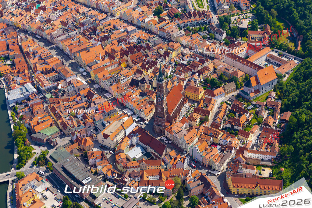 Die Luftaufnahme Altstadt - Landshut wurde 2021 mittels Flugzeug (keine Drohne) erstellt. Hohe Auflösung -für große Poster und Wandbilder geeignet!