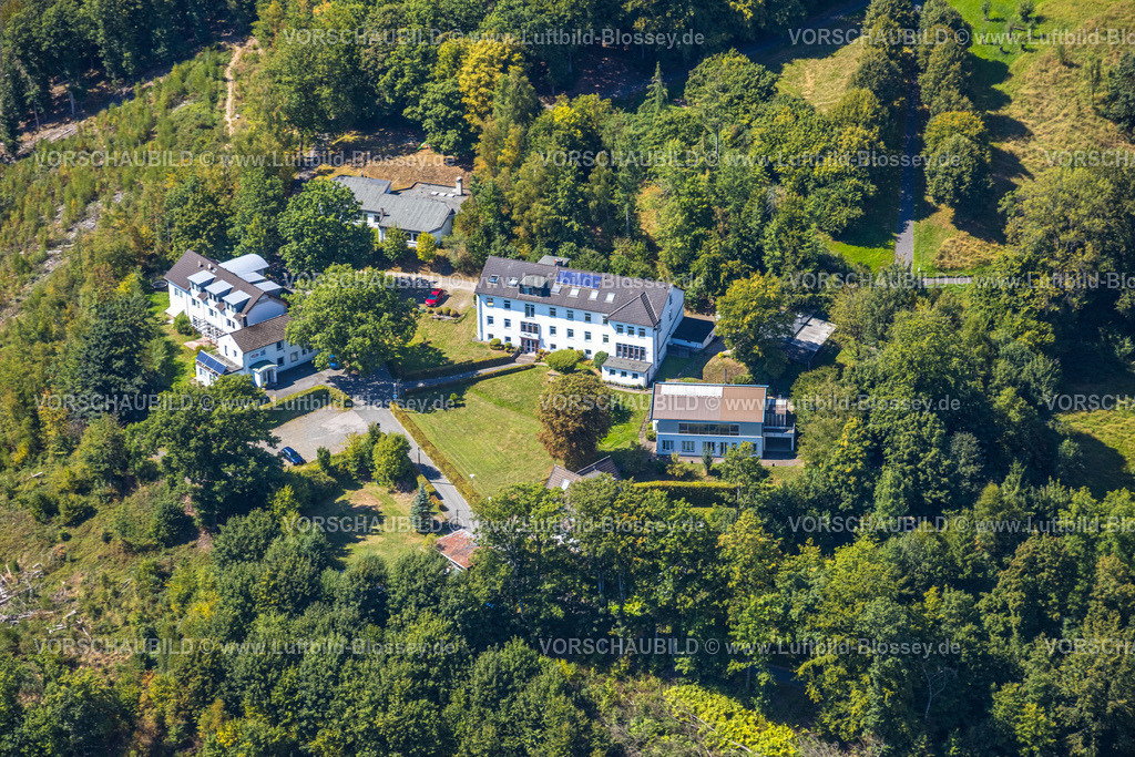 Luedenscheid250814124 | Luftbild, FCJG Schulungszentrum e.V. Revival School, Waldsiedlung Wislader Weg, Gevelndorf, Lüdenscheid, Sauerland, Nordrhein-Westfalen, Deutschland