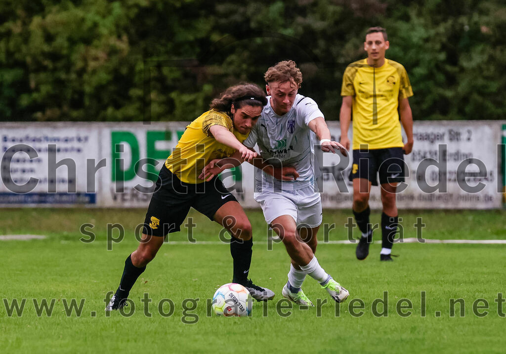 2023-08-09_100_FC_Moosinning_II_gegen_SpVgg_Altenerding | Moosinning, Deutschland, 09.08.2023:
Fußball, Kreisliga 2023 / 2024, 3. Spieltag, FC Moosinning II gegen SpVgg Altenerding, Endergebnis: 1:1

Fehmi Bagci (FC Moosinning, #3), Marc Winkelmann (SpVgg Altenerding, #20)

Foto: Christian Riedel / fotografie-riedel.net