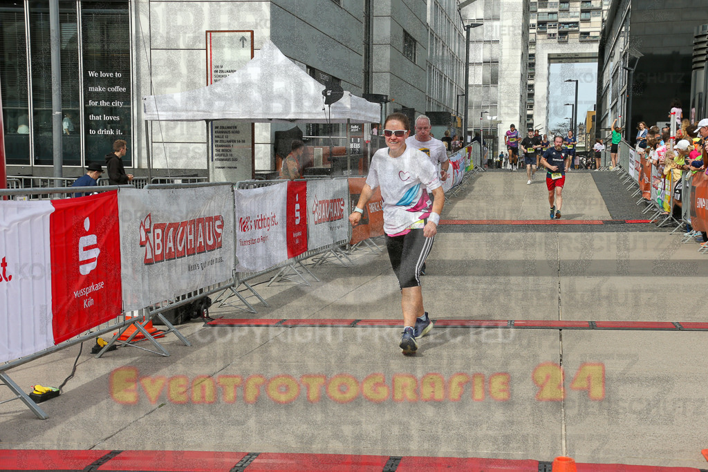 250920_1328_EX1_4787 | Sportfotografie im Rhein-Sieg Kreis, Köln, Bonn, NRW, Rheinland Pfalz, Hessen, etc. Unser Tätigkeitsfeld umfasst den Laufsport vom Volkslauf über den Marathon, Duathlon, Triathon bis zum Ultralauf wie Kölnpfad Ultra oder Schindertrail.