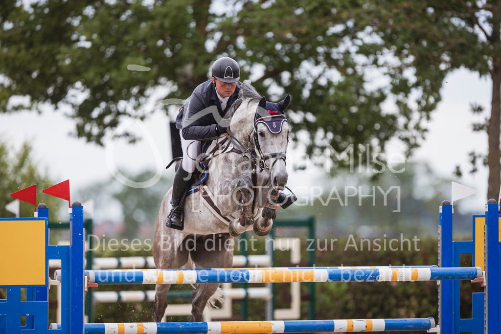 240614_Lemwerder_M2-Springen-477 | Deine schönsten Turniermomente als professionelle Fotos! Entdecke hochwertige Pferdesport-Fotografie im Online-Shop. Jetzt Fotos finden & bestellen!