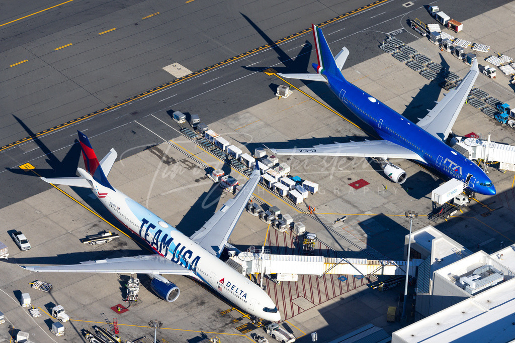 2N8A1691 | Buy high-quality aviation and travel photography prints by professional photographer Timo Breidenstein. Authentic images, professionally printed, worldwide shipping. - Realisiert mit Pictrs.com