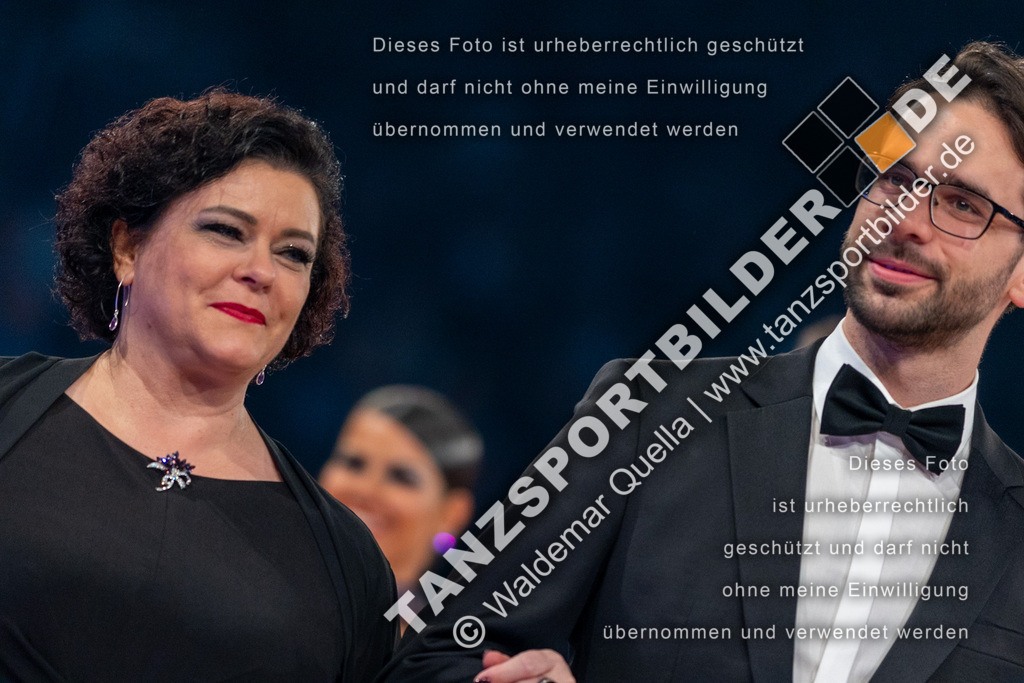 20231111-12276 | Hier finden Sie Tanz Bilder vom Latein und Standard Formationen tanzen. Sportbilder vom Tanzsport. Schöne Fotos und von Weltmeisterschaft, Europameisterschaft, Bundesliga, Regionalliga, Oberliga und Landesliga sowie von GOC Stuttgart, DanceComp, WM Bremen