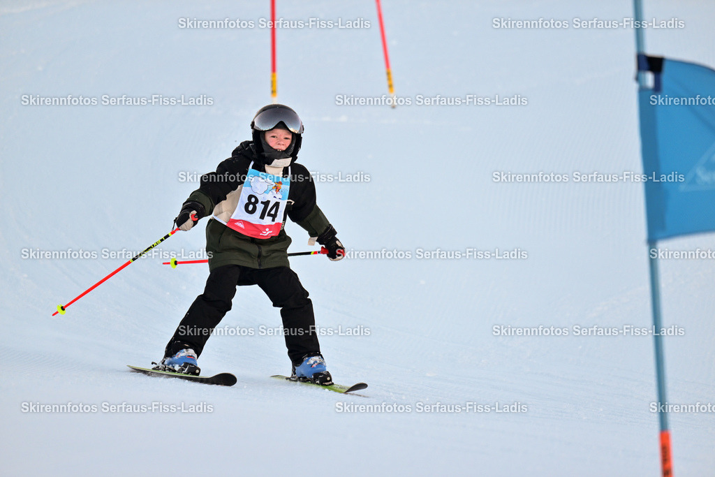 SRF_25.12.2025_0046 | Skirennfotos,Serfaus,Fiss,Ladis,Kinderskirennen,Winter,Tirol,Oberland,skirace,SFL,feelfree,weil wir's genießen,ski,Ski,skifahren,Sonnenplateau, - Realisiert mit Pictrs.com