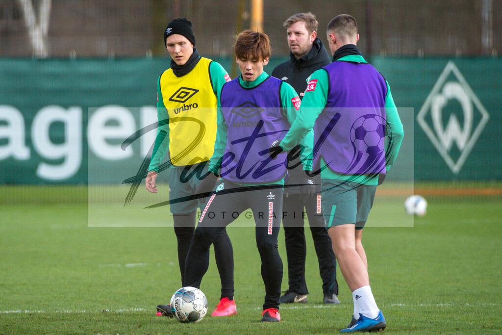 20200218_TRASVW_0017 | Fussball, Herren: Yuya Osako (Werder Bremen) in Aktion, am Ball, Einzelaktion waehrend der Trainingseinheit des SV Werder Bremen auf dem wohninvest Weserstadion Trainingsplatz am 18.02.2020 in Bremen, Deutschland. - Realisiert mit Pictrs.com