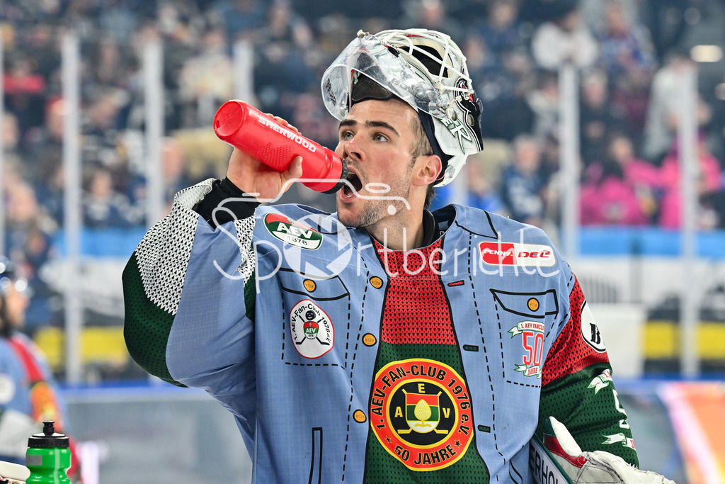 EHC RB München - Augsburger Panther | MUNICH, GERMANY - 30. DECEMBER: im Bild Peyton JONES (Augsburger Panther 41)  beim warmup vor dem Match zwischen dem EHC Red Bull München und den Augsburger Panthern am 34. Spieltag der Penny DEL im SAP Garden