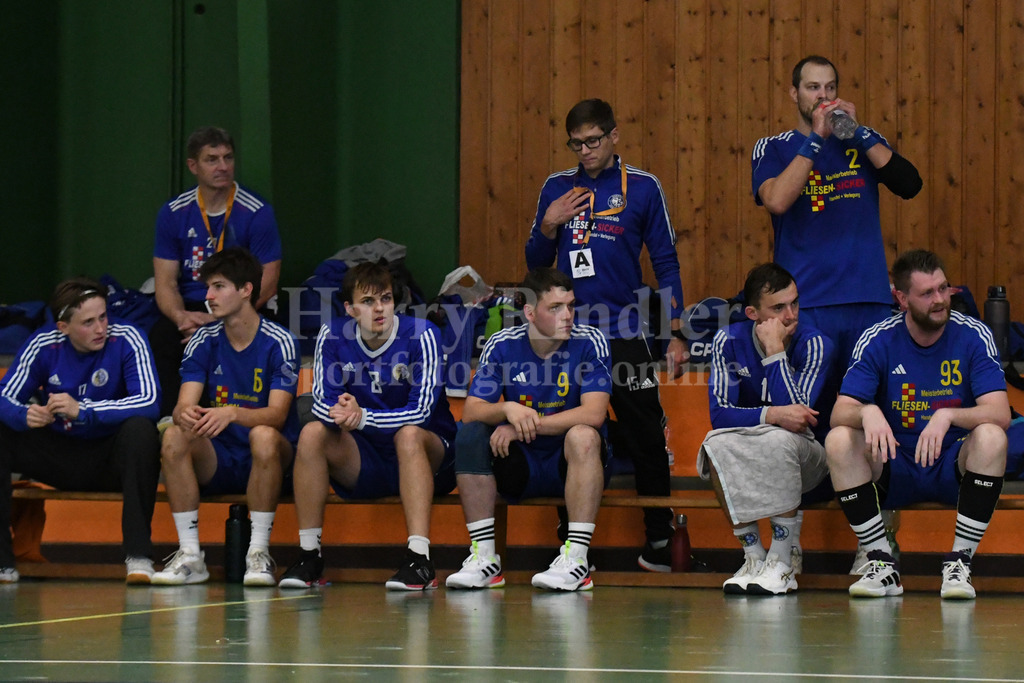 SSG Metten :  SG Moosburg   | SSG Bank mit Trainer Florian Sedlmeier (Chef-Trainer SSG Metten)  - Realisiert mit Pictrs.com