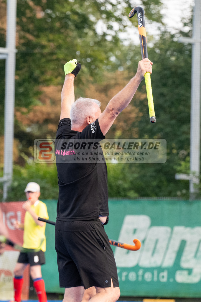 SFE_20240817_0246 | Krefeld, Deutschland, 17.08.2024:  European Cup for Recreational Hockey Players im KTHC Stadion Rot-Weiss Köln Tennis and Hockey Club am 17.08.2024 in Krefeld, Deutschland. (Foto von Stephan Fehrmann)Krefeld, Germany, 17.08.2024: European Cup for Recreational Hockey Players in KTHC Stadion Rot-Weiss Köln Tennis and Hockey Club at 17.08.2024 in Krefeld, Deutschland. (Foto from Stephan Fehrmann)
