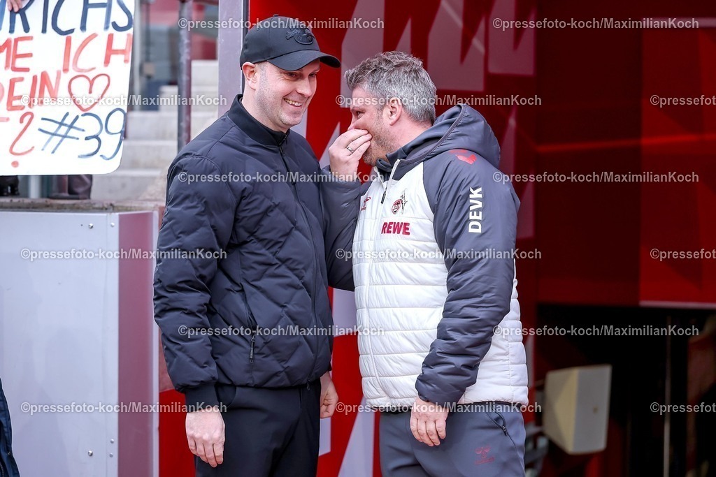 1FC08022601003 | 08.02.2026, Fußball, 1. FC Köln - RB Leipzig, 1. Fußball Bundesliga, 21. Spieltag, RheinEnergie-STADION, Saison 2025 2026: Cheftrainer Ole Werner (RB Leipzig #hc) zusammen mit Cheftrainer Lukas Kwasniok (1FC Koeln #hc)   DFB regulations prohibit any use of photographs as image sequences and or quasi-video.