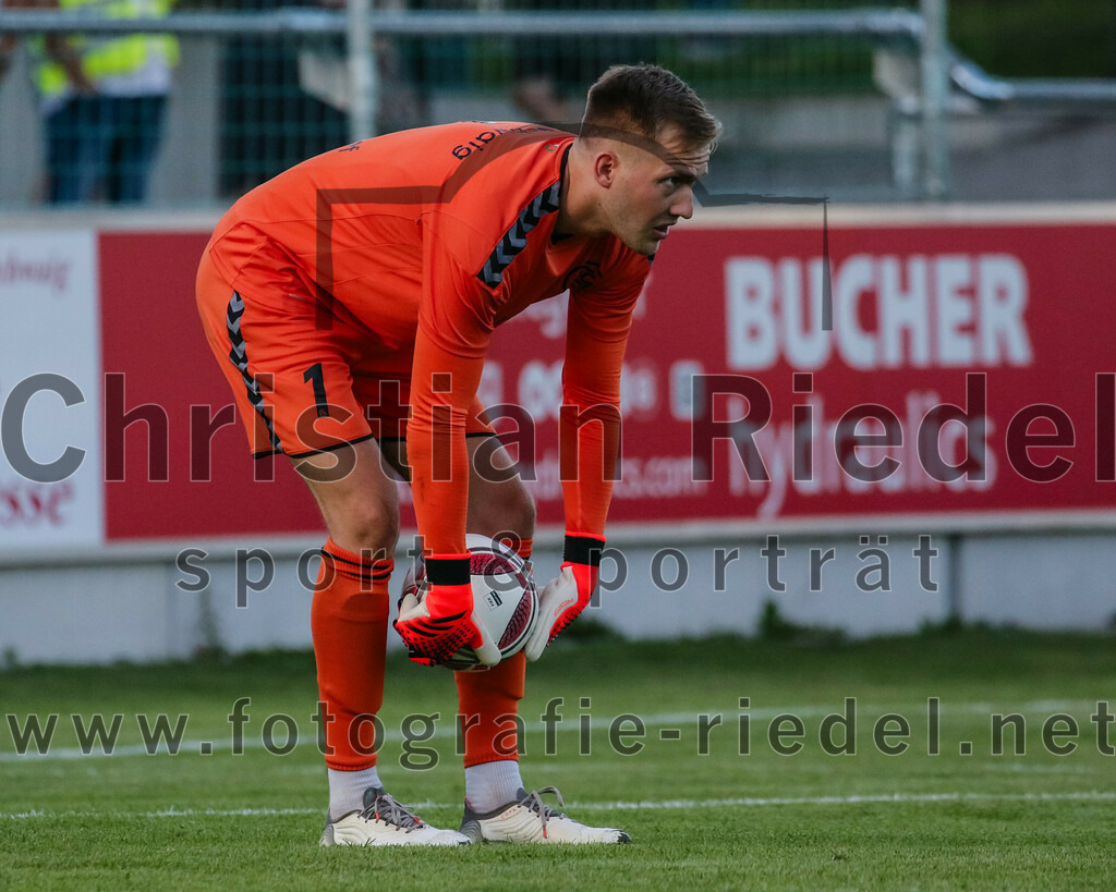 2023-08-18_044_FC_Schwaig_gegen_TSV_Kastl | Oberding, Deutschland, 18.08.2023:
Fußball, Landesliga Südost 2023 / 2024, 7. Spieltag, FC Schwaig gegen TSV Kastl, Endergebnis: 2:2

Torwart Franz Hornof (FC Schwaig, #1)

Foto: Christian Riedel / fotografie-riedel.net