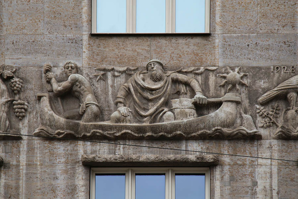 Bildlexikon Leipzig - Krochhochhaus - Wandfries | Das Team hinter BILDLEXIKON LEIPZIG bündelt historische wie aktuelle Informationen über die Stadt Leipzig in Text und Bild auf einer Plattform und stellt diese der interessierten Öffentlichkeit zur Verfügung.