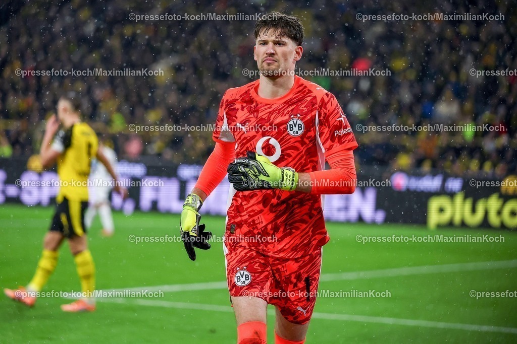 BVB07122501096 | 07.12.2025, Fußball, Borussia Dortmund - TSG 1899 Hoffenheimt, 1. Fußball Bundesliga, 13. Spieltag, Signal Iduna Park, Saison 2025 2026: Torwart Gregor Kobel&nbsp;(BVB #01)  DFB regulations prohibit any use of photographs as image sequences and or quasi-video.