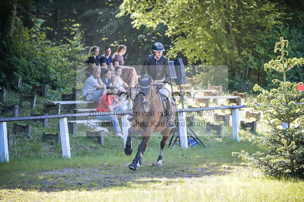 DOS_6634 | Entdecke hochwertige Reitturnierfotos von Foto Oger. Professionell, emotional und authentisch – jetzt Lieblingsmomente im Shop bestellen.Deutschlandweite Turnierfotografie. - Realisiert mit Pictrs.com