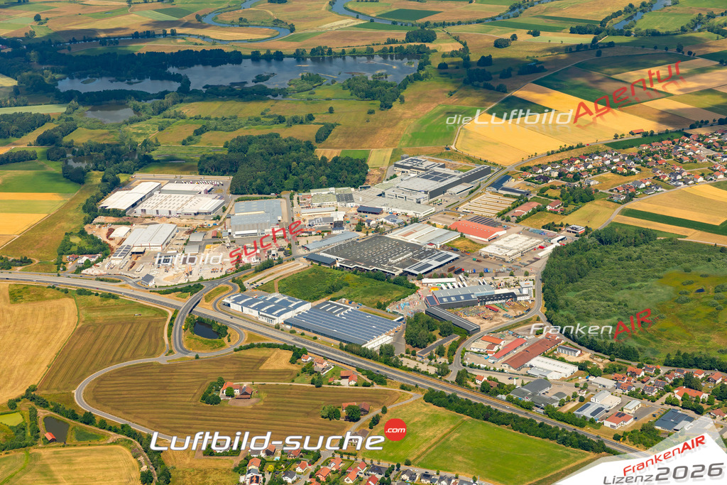Das Luftbild zeigt : Michelsdorf-Gewerbegebiet Cham - Die Luftaufnahme wurde 2023 vom UL-Flugzeug aus erstellt ( keine Drohne ) - Hochauflösende Luftaufnahme - Für grossformatige Ausdrucke geeignet. Die Geschenkidee !Mit Lizenz und Bildrechte bestellbar