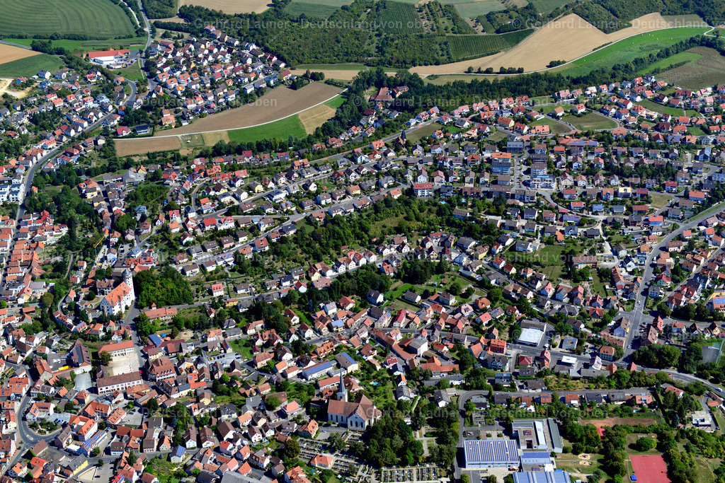 3650094 | RIMPAR 31.08.2016 Ortsansicht der Straßen und Häuser der Wohngebiete in Rimpar im Bundesland Bayern, Deutschland. // Town View of the streets and houses of the residential areas in Rimpar in the state Bavaria, Germany. Foto: Gerhard Launer