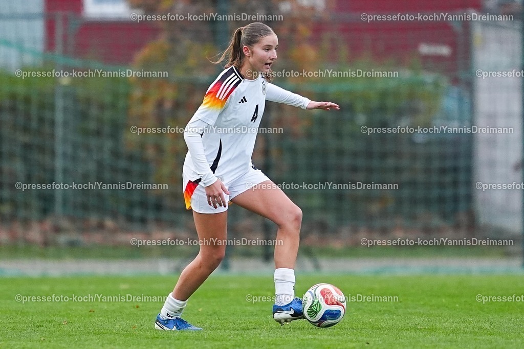 xYDRx26112502052 | 26.11.2025, xydrx, Fußball, Länderspiel, EM-Qualifikation U19-Frauen, Belgien - Deutschland, Sportschule Wedau: Lina Szaraz (GER #4)