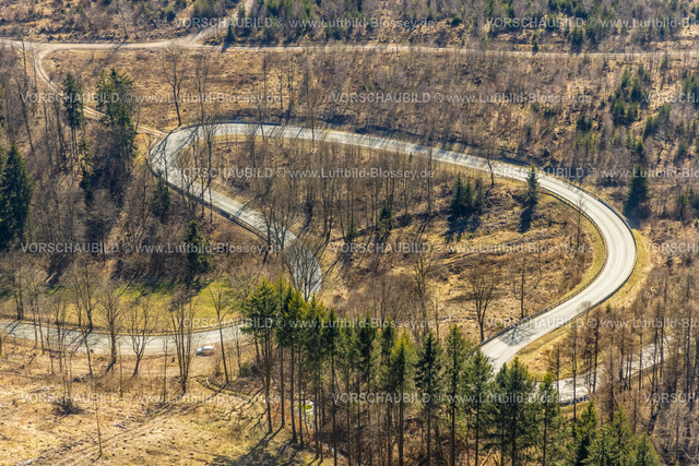 Brilon220303298 | Luftbild, Straße in Serpentinenform Landesstraße L870 im Waldgebiet, Gudenhagen, Brilon, Sauerland, Nordrhein-Westfalen, Deutschland