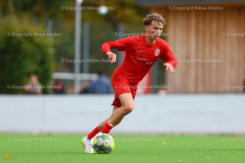 NH_EimsbüttelerTVU19_Altona93U19_RegionalligaNord_11102025 | #23 Mats Jordi Mattern (Eimsbütteler TV U19)Fußball I Junioren I A-Junioren Regionalliga Nord I Saison 2025-2026  I 7. Spieltag I Eimsbütteler TV U19 - Altona 93 I 11.10.2025 I Sportzentrum Hoheluft