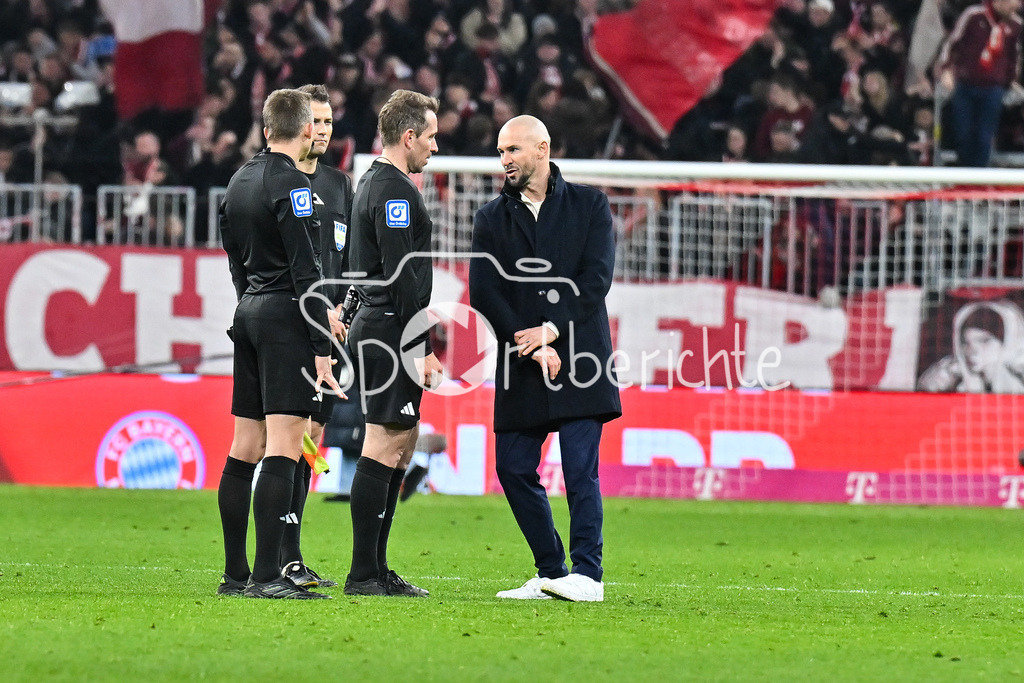 FC Bayern München - TSG 1899 Hoffenheim | MUNICH, GERMANY - 08. FEBRUARY: Es gab gesprächsbedarf zwischen Schiedsrichter Tobias STIELER und Christian ILZER Trainer TSG 1899 Hoffeneheim nach dem Bundesligamatch zwischen dem FC Bayern München und der TSG 1899 Hoffenheim am 21. Spieltag in der Allianz Arena / DFL REGULATIONS PROHIBIT ANY USE OF PHOTOGRAPHS AS IMAGE SEQUENCES AND/OR QUASI-VIDEO