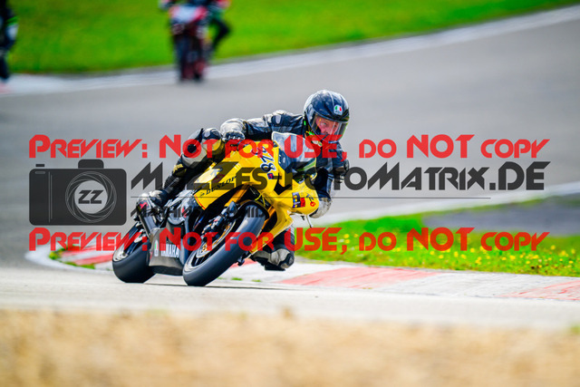 MaZZes_FotoMatrix_240910_6007705_7573 | GELB