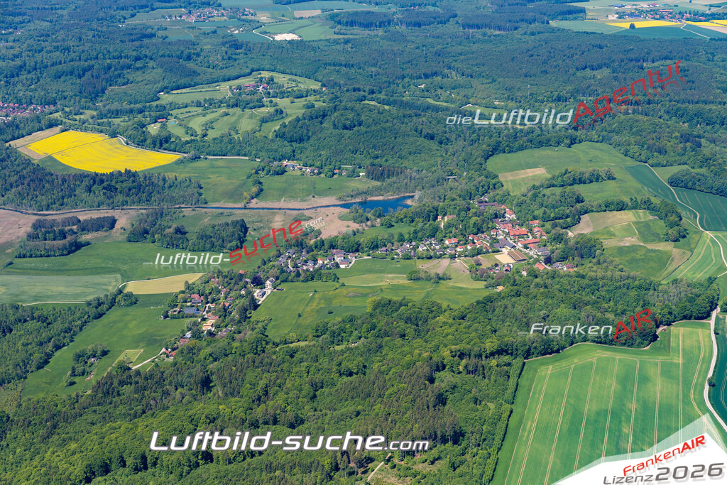 Aktuelles Luftbild von Leutstetten Starnberg - Die Luftaufnahme wurde 2021 mittels UL-Flugzeug erstellt ( keine Drohne ) - hochauflösende Kamera-Systeme von  Canon -Beste Qualität - Für grossformatige Ausdrucke geeignet. Die Geschenkidee !