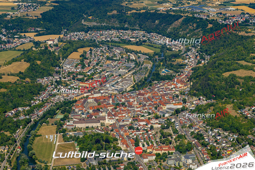 Das Luftbild der Stadt Eichstätt wurde 2022 vom Flugzeug heraus erstellt (keine Drohnen-Aufnahmen) Aufnahmehöhe ca.450 Meter- hohe Bildauflösung und Druck-Qualität. Garantiert!