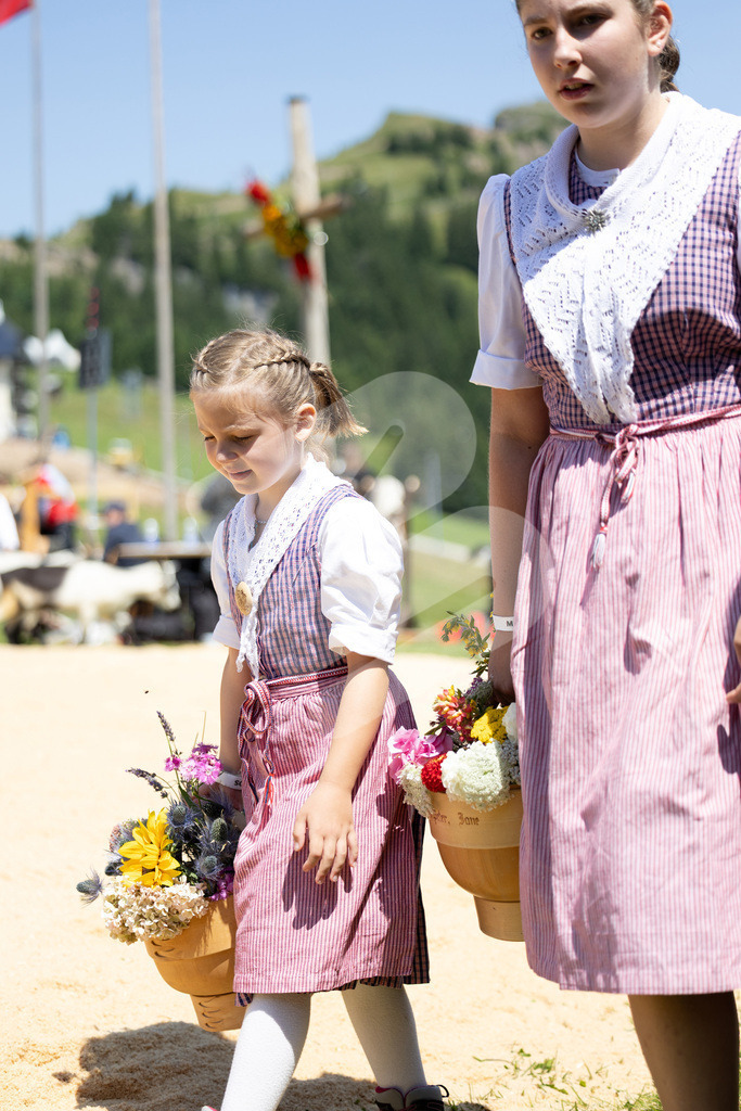 Rigi2025_2103 | Die Schwinger des Schwyzer Kantonalen Schwingerverbandes: Fotos, die Dynamik und Leidenschaft festhalten, sowie emotionale Momente aus dem traditionellen Schwingsport zeigen. - Realisiert mit Pictrs.com