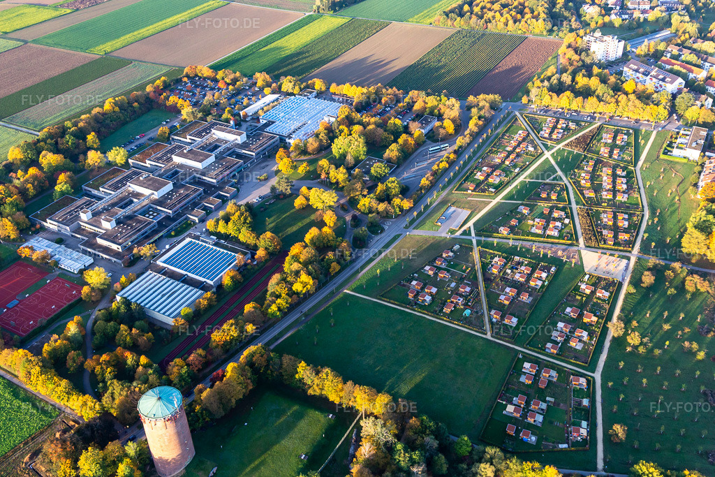 Luftbild: Wasserturm, Römerhügel, Schulzentrum im Ortsteil Pflugfelden in Ludwigsburg im Bundesland Baden-Württemberg in Deutschland. Foto: IMG_119107.jpg vom 14.10.2019 durch Werner Riehm/FLY-FOTO.de