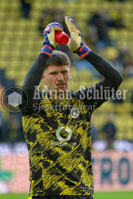 08.05.2026, GER, Fussball, Herren, 1. BL, Saison 2025/2026, Borussia Dortmund - Eintracht Frankfurt | Gregor Kobel (BVB) gestikuliert, Gestik und Mimik