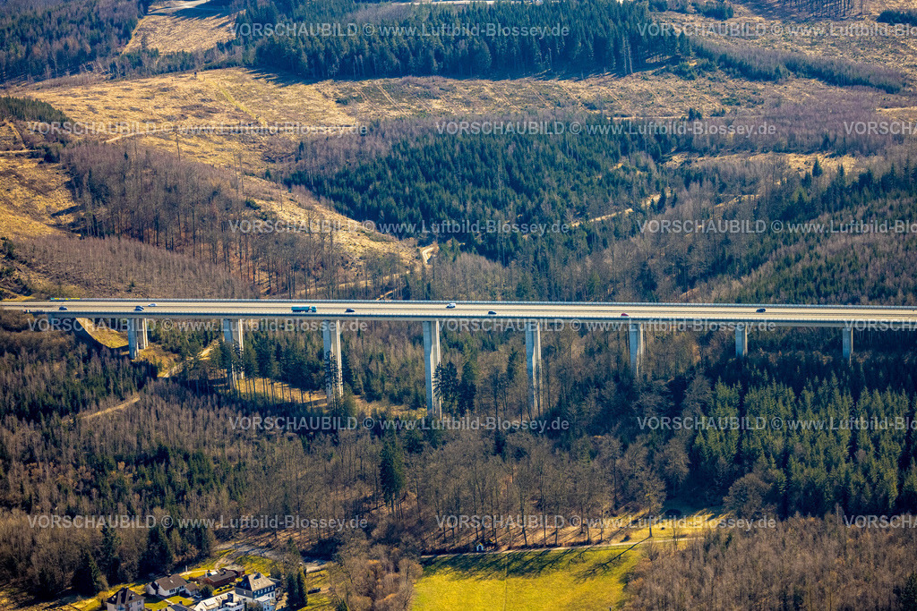 Arnsberg250305222 | Luftbild, Talbrücke Hünenburg der Autobahn A46, Waldgebiet mit Waldschäden, Oeventrop, Arnsberg, Sauerland, Nordrhein-Westfalen, Deutschland