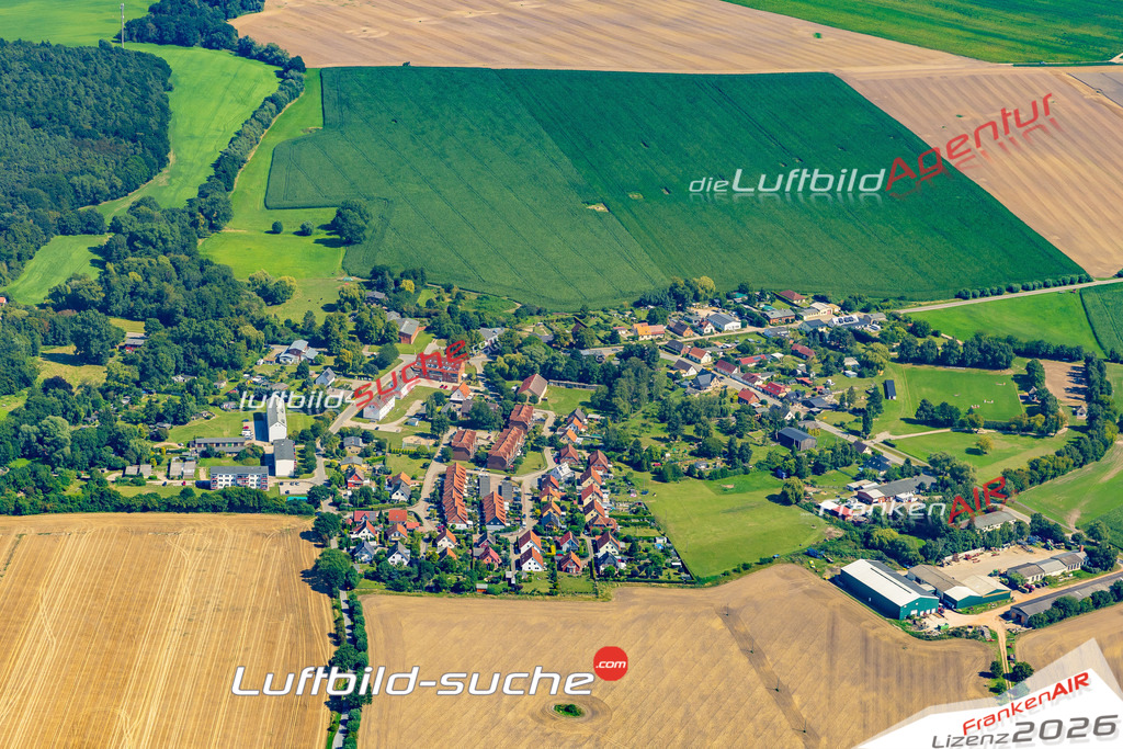 Vs Google Maps Blowatz - Die Luftaufnahme wurde 2025 vom UL-Flugzeug heraus erstellt ( keine Drohnenaufnahme ) - Hochauflösende Luftaufnahme - für Wandbilder und großformatige Ausdrucke geeignet. Das besondere Geschenk!Hier alle&nbsp;Infos zur Lizenzierung der LuftaufnahmeWir fliegen auch dieses Jahr wieder in Ihre Region um Luftbilder zu erstellen.- Luftbild anfragen
