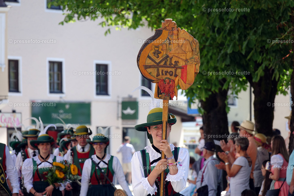 news-2022-Juli17-Musikumzug-Reutte-DSD03155-Vils | Info aus dem Bezirk Reutte/Ausserfern Tirol sowie eine umfangreiche Bilddatenbank über die gesamte Region: Lechtal, Talkessel Reutte, Tannheimertal, Zwischentoren. Lech, Plansee, Zugspitze, Grenztunnel, B179, Fernpassstraße, Verkehr, Lawinen, Tradition, - Realisiert mit Pictrs.com