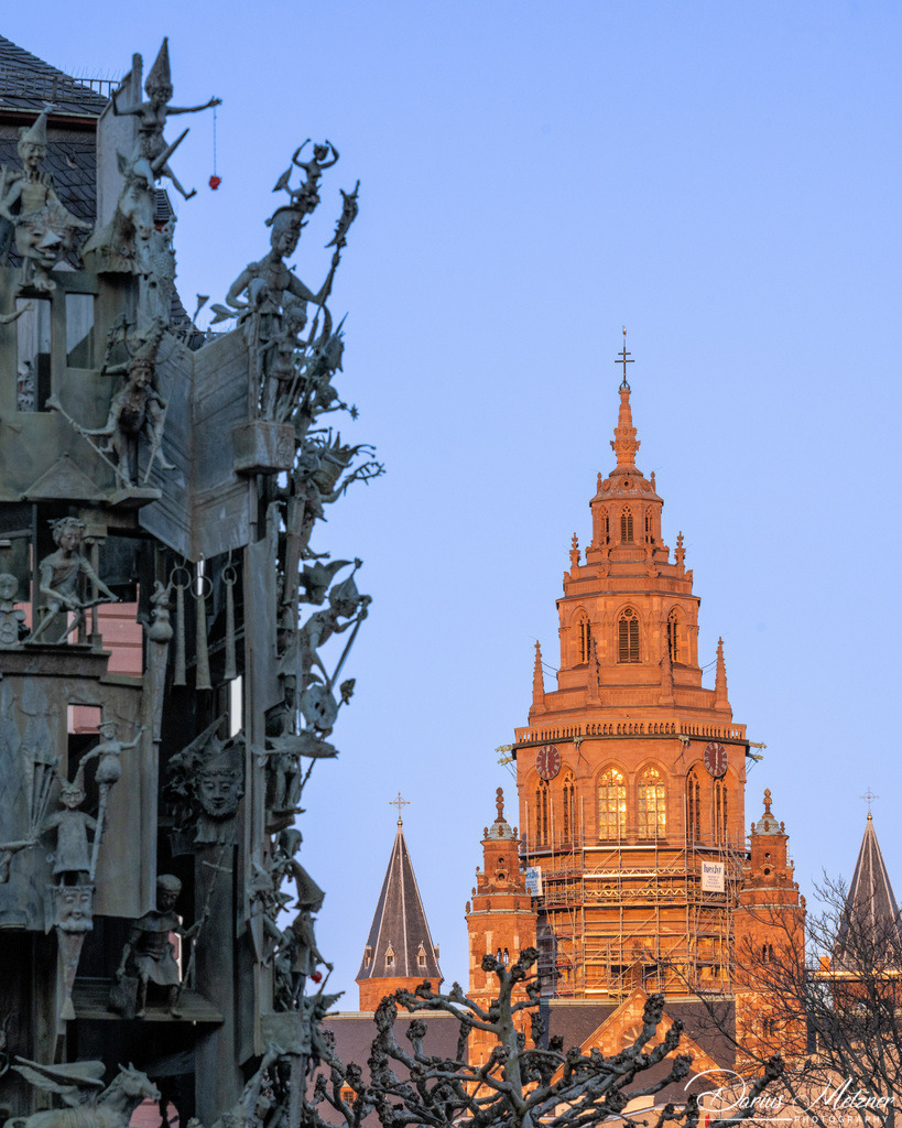 Der Fastnachtsbrunnen und der Mainzer Dom | Der Fastnachtsbrunnen und der Mainzer Dom