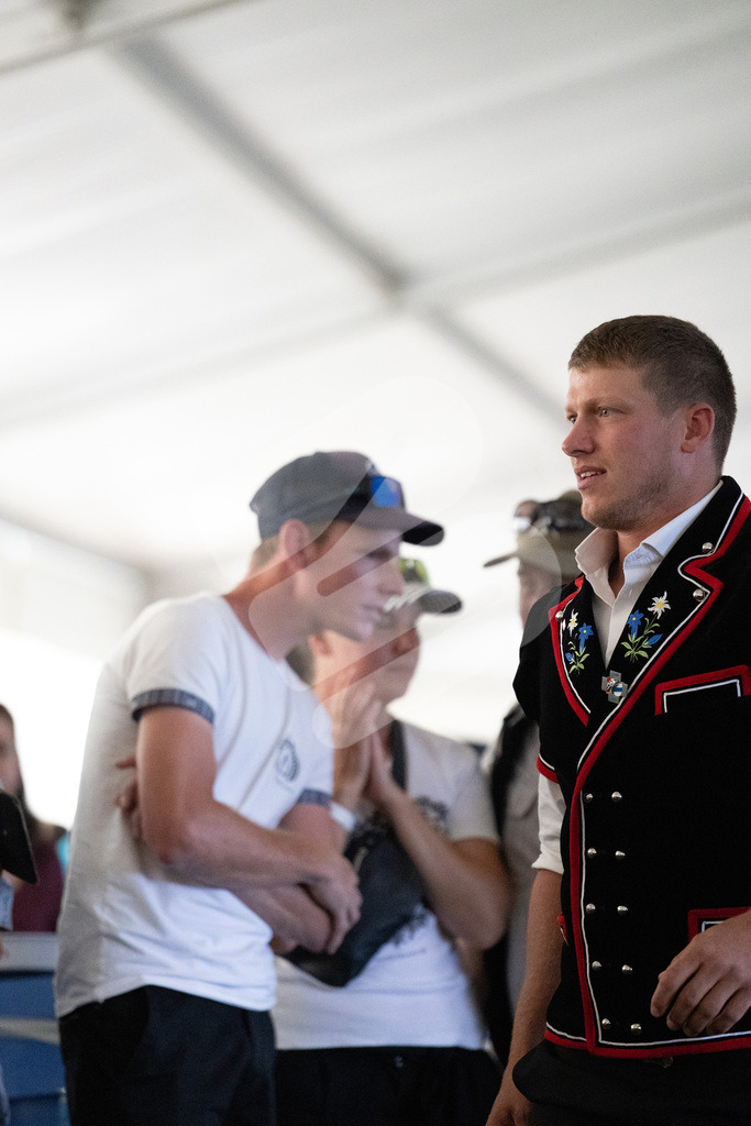 Rigi2025_3052 | Die Schwinger des Schwyzer Kantonalen Schwingerverbandes: Fotos, die Dynamik und Leidenschaft festhalten, sowie emotionale Momente aus dem traditionellen Schwingsport zeigen. - Realisiert mit Pictrs.com