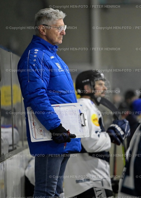 20221120-6720-eishockey-darmstadt-frankfurt-HEN-FOTO | 20.11.2022 Eishockey Hessenliga Herren Saison 2022 2023 ESC Darmstadt Dukes - Eintracht Frankfurt (1:8) Trainer Bohumil Kratochvil (Darmstadt) (Foto: Peter Henrich) - Realisiert mit Pictrs.com